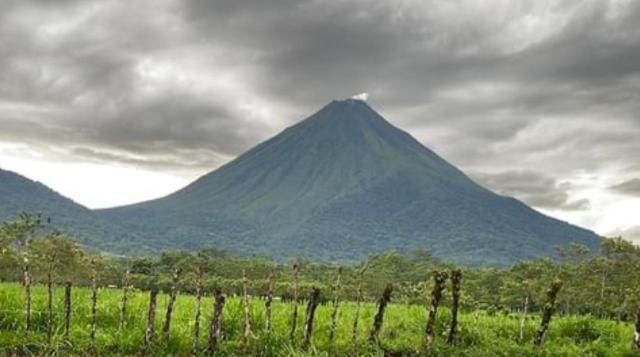 Sky Hostel La Fortuna Exterior photo
